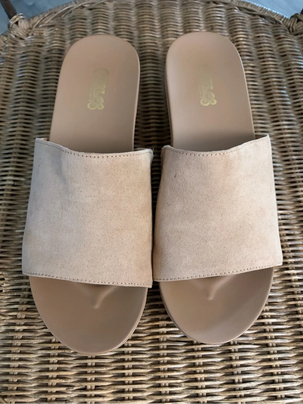 Carlos by Carlos Santana Sandals Sz 9 Suede Wedge Sandals Beige